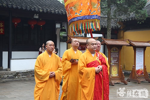 佛诞吉日 常熟兴福禅寺举行浴佛皈依法会