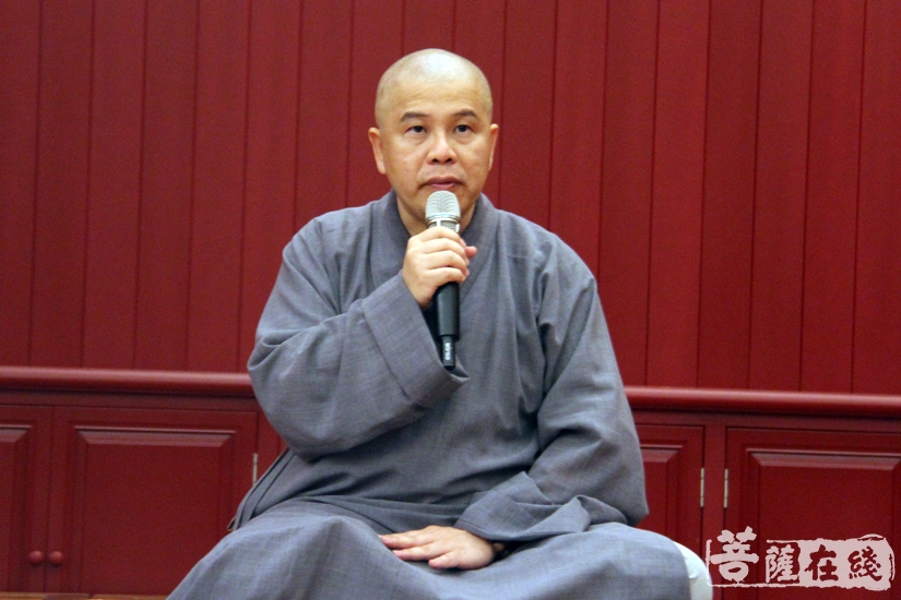 洞鈜法师讲解慈心禅要点(图片来源:菩萨在线 摄影:妙文)