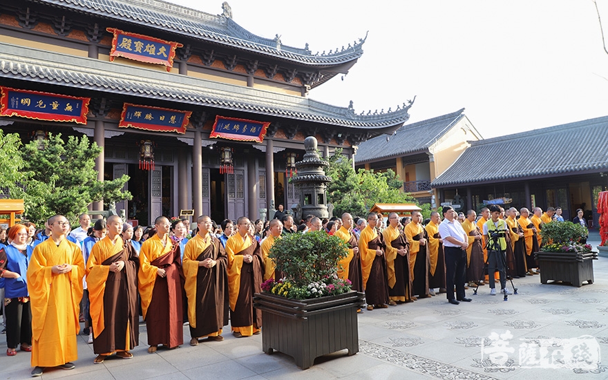 【高清图集】上海宁国禅寺举行升国旗仪式