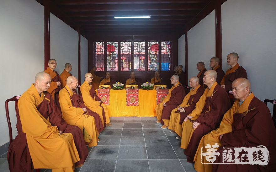 1 / 1 12月1日,普陀山普济禅寺(圆通禅林)戊戌年二部僧三坛大戒法会