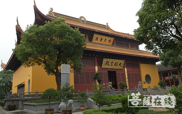 寺院简介 福严寺坐落在南岳衡山掷钵峰下.