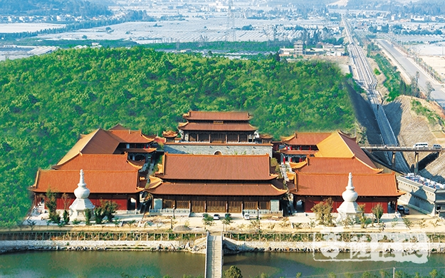 晋宁七珍山下的圣城—昆明宝泉寺