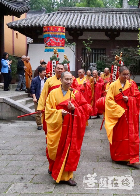 南京灵谷寺举行玄奘法师顶骨舍利供奉法会