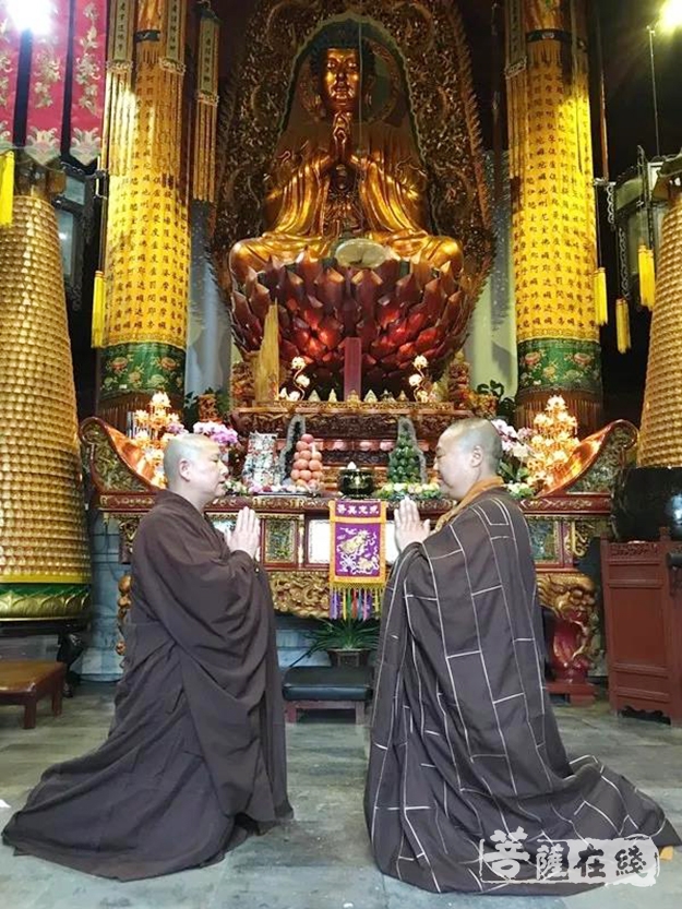 虔诚诵经南京鸡鸣寺住持莲华法师主法