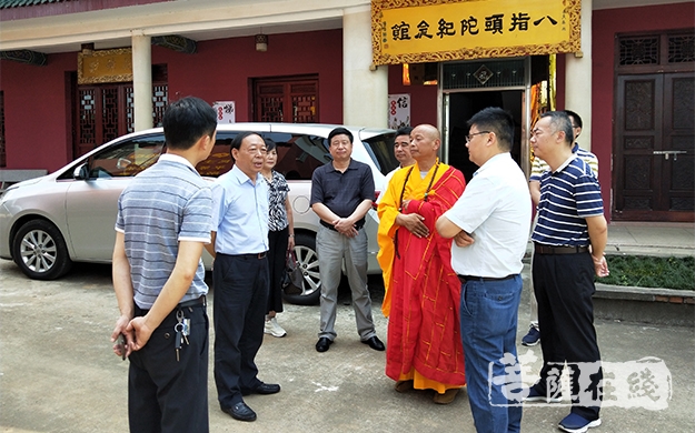 菩萨在线湖南讯 7月3日,湖南省民宗委副主任刘鸿伏及唐志兵,王银生