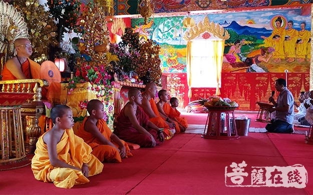 云南沧源金龙寺举办"嘎腊洼豪瓦萨"入雨,结夏安居法会