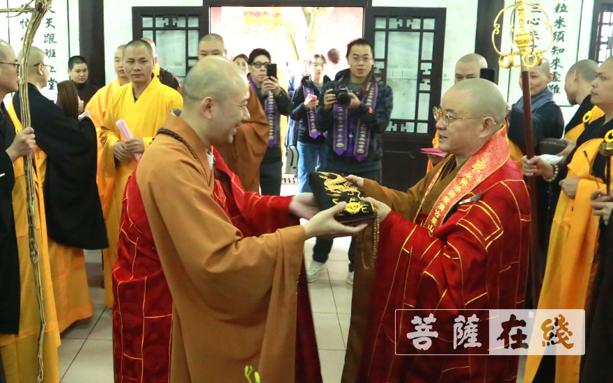 情深恩重——圣辉长老托付重任,永兴法师荣膺古麓山寺方丈