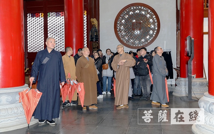 无锡市佛教协会副会长玉平法师一行参访湖州法华寺