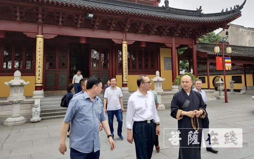 嘉兴市民宗局副局长马继宁一行前往安康寺调研