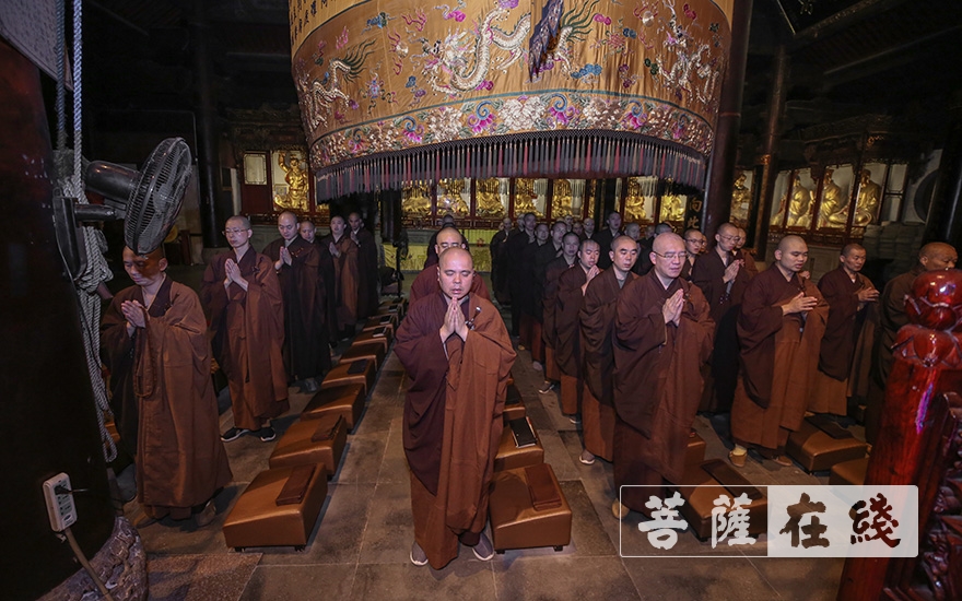 普陀山佛教协会组织各寺院举行祈愿法会