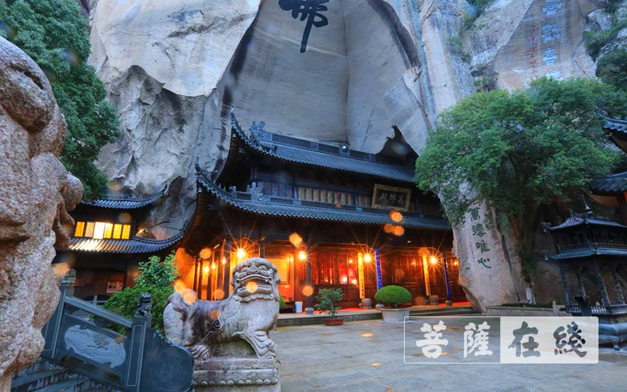 建在峭壁上的道场——温岭万佛寺