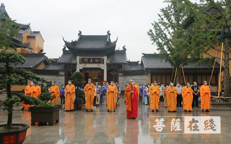 上海宁国禅寺恢复开放首日 各项活动安全有序开展