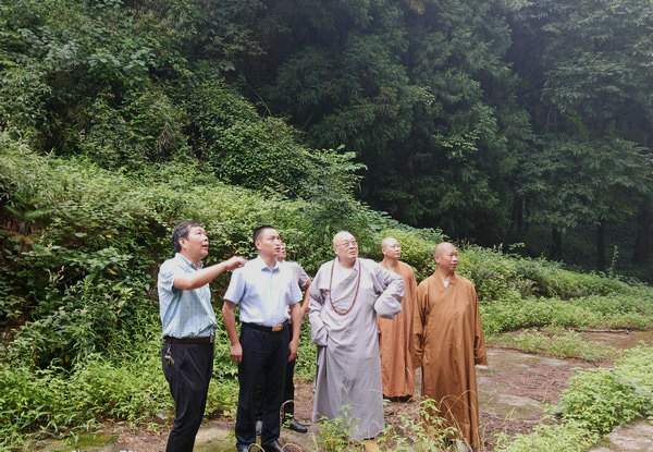 衡阳市佛教协会名誉会长,南岳佛教协会会长怀辉法师,衡阳市佛协常务副