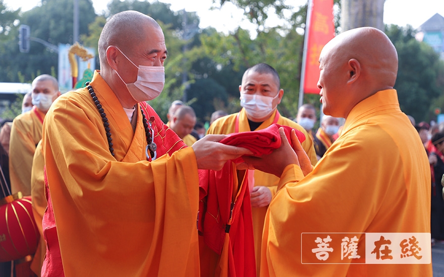 妙悟法师荣膺上海性觉寺方丈圆通宝殿扩建是重兴第一步