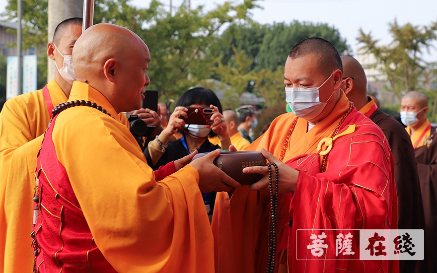 妙悟法师荣膺上海性觉寺方丈圆通宝殿扩建是重兴第一步