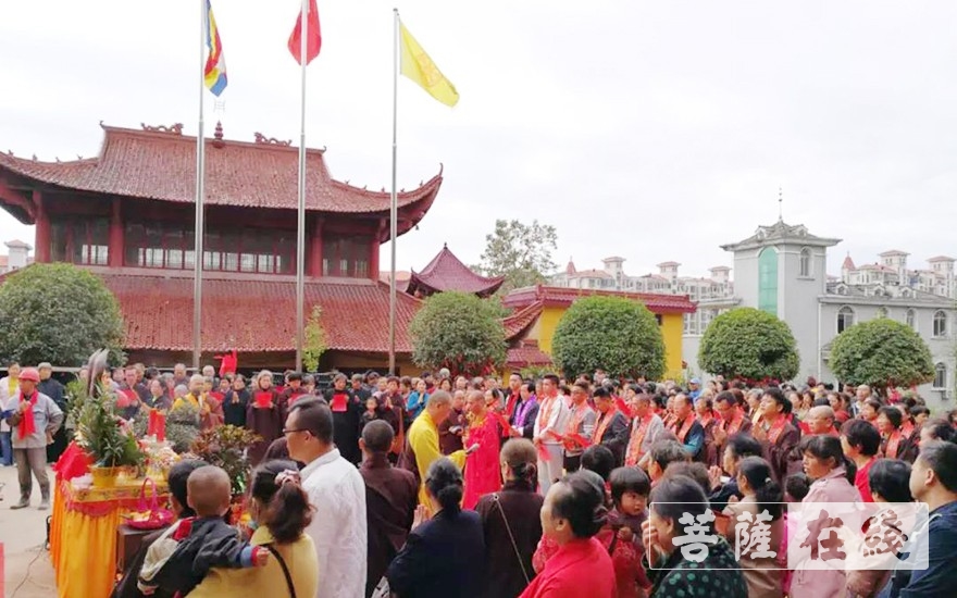 江西景德镇景德禅寺举行云水楼上梁祈福法会