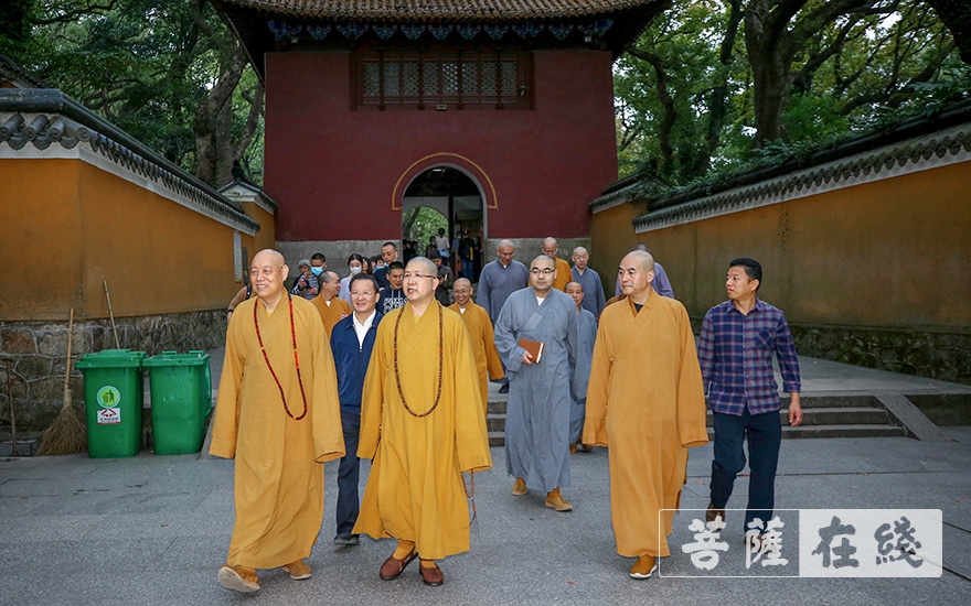 山佛教协会会长,中国佛学院普陀山学院院长,普济禅寺方丈道慈大和尚