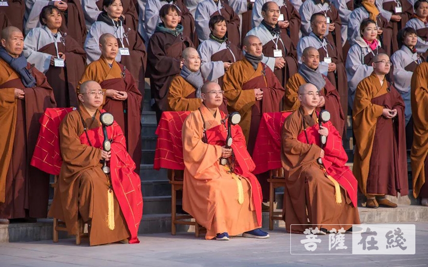 河北保定兜率寺传授在家菩萨戒法会,此次传戒法会礼请兜率寺住持明月