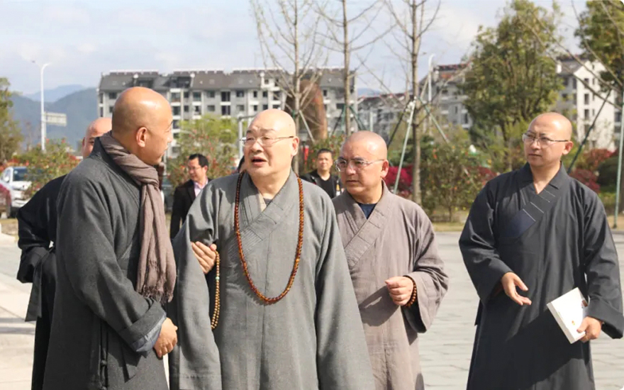 中国佛教协会副会长,湖南省佛教协会会长圣辉法师赴浙江佛学院参访