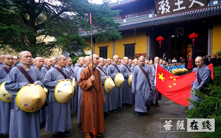 宁波天童禅寺百僧行脚朝拜阿育王寺佛陀真身舍利