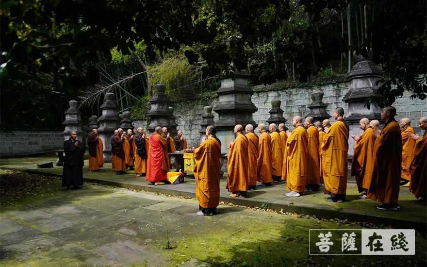 天童禅寺明末住持密云圆悟禅师设"先觉堂",并发愿:"自开山来,凡开堂演