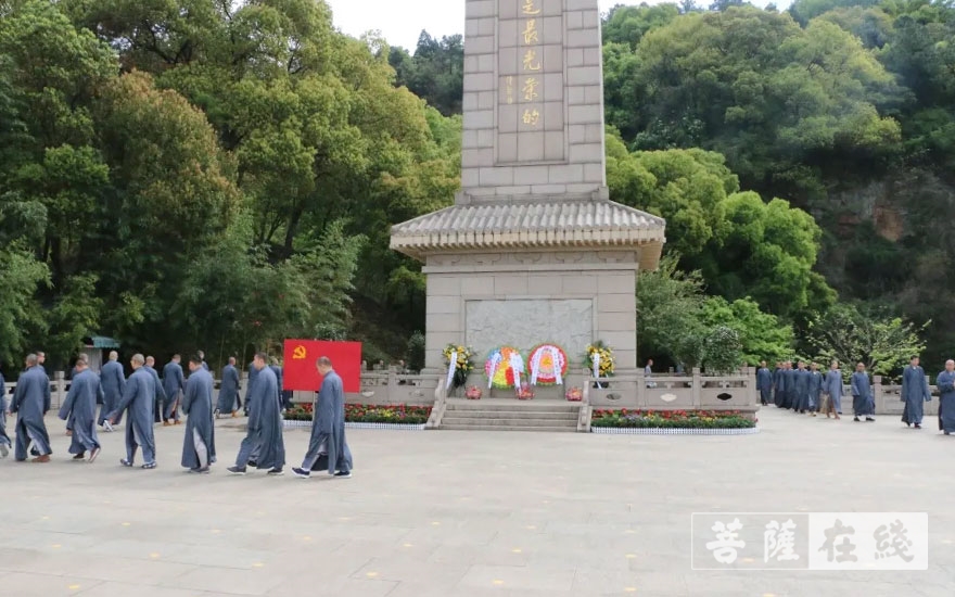 江苏佛学院寒山学院师生祭扫苏州烈士陵园,缅怀革命先烈