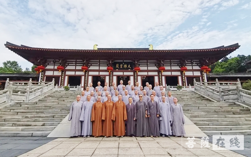5月9日,参访团抵达曹山宝积寺,在曹洞佛学院开展交流活动.