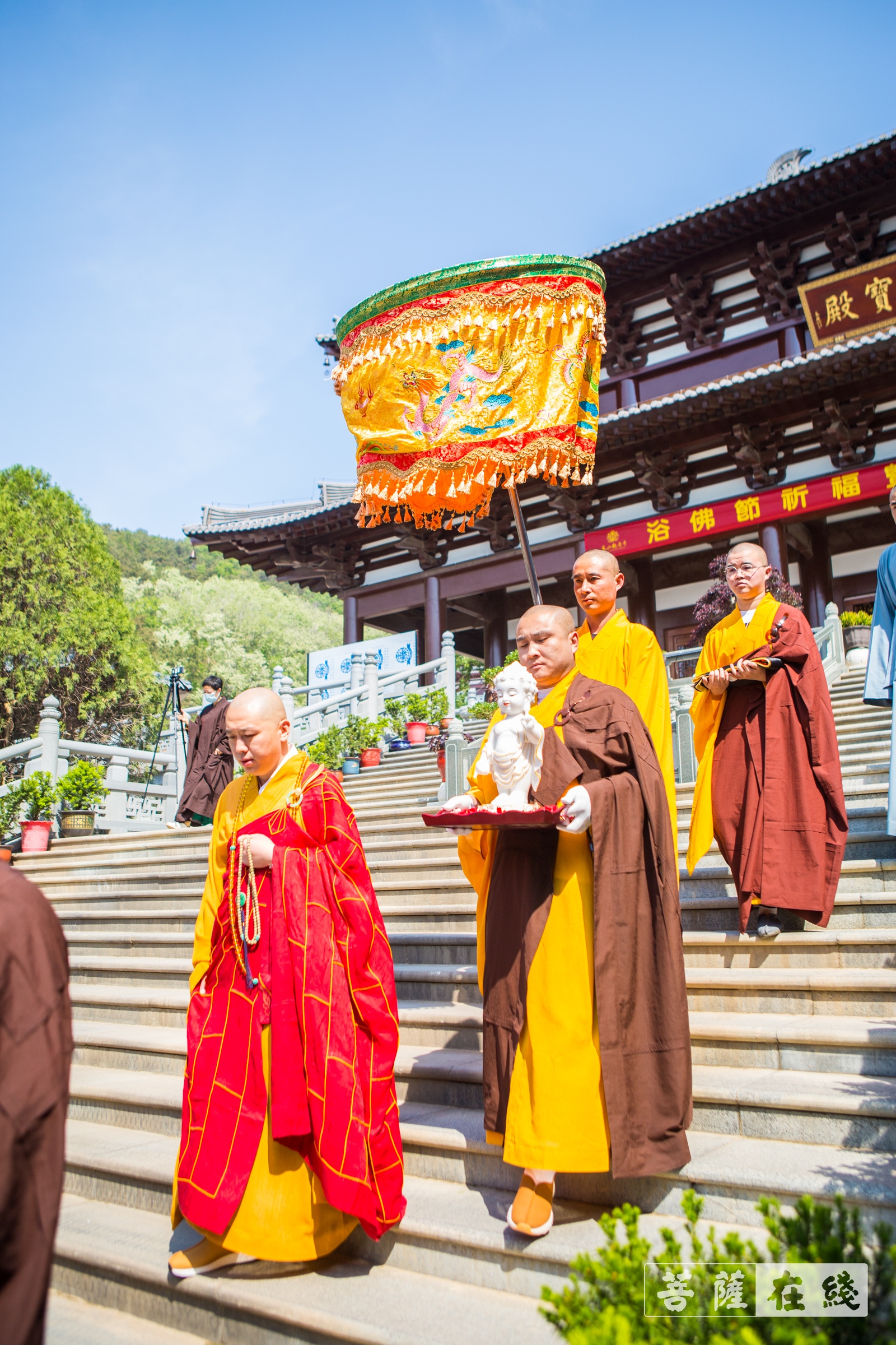 烟台蓁山观音寺举行辛丑浴佛节祈福法会,洗涤无明烦恼