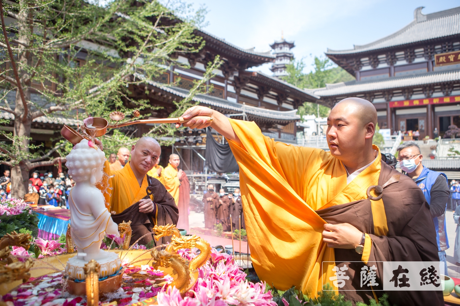 烟台蓁山观音寺举行辛丑浴佛节祈福法会,洗涤无明烦恼