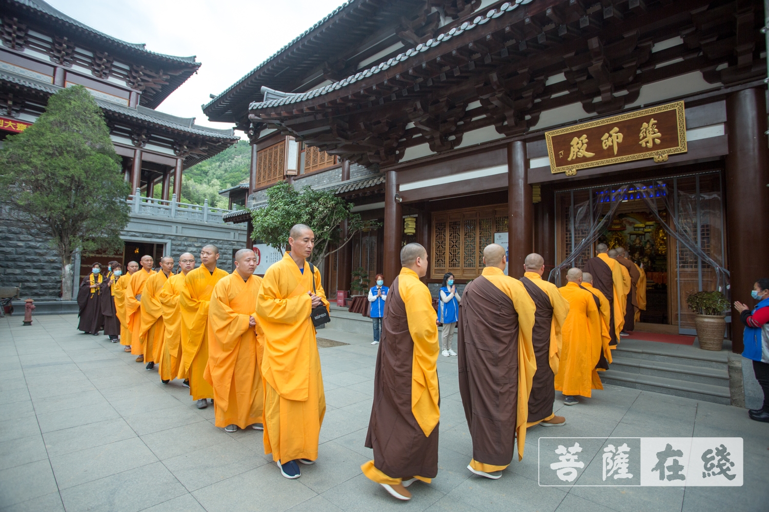 烟台蓁山观音寺举行华严法会熏坛洒净仪式