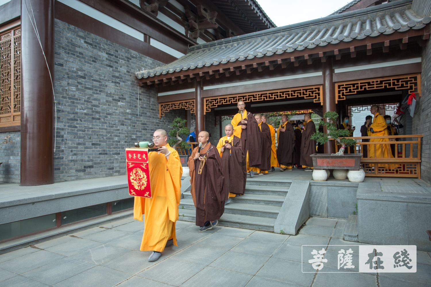 烟台蓁山观音寺举行华严法会熏坛洒净仪式