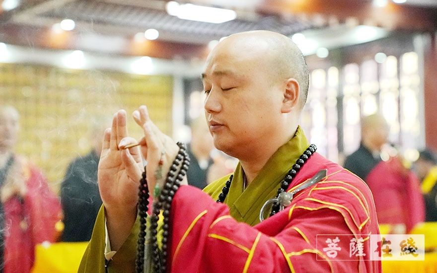 法弘法师拈香礼佛