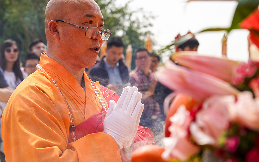 南京牛首山佛顶寺住持曙光法师发表新春祝福,愿大众心