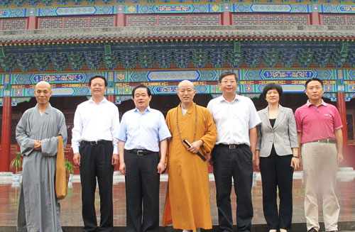 河北省委常委,统战部长范照兵到邢台大开元寺调研,受到柏林禅寺方丈明