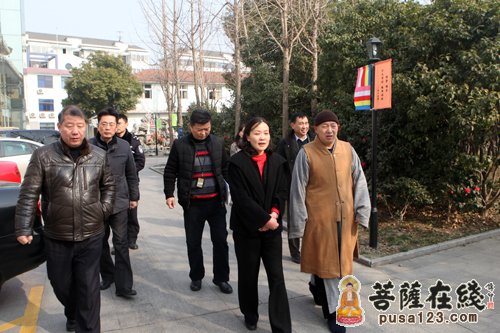 上海闵行副区长周艳一行视察七宝教寺春节安全