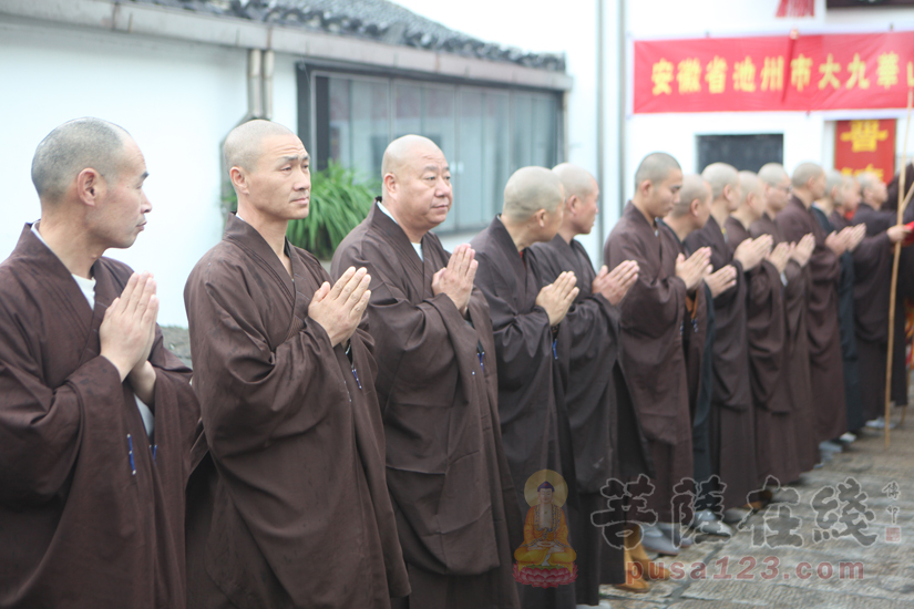 迎请戒和尚(图片来源:菩萨在线 摄影:妙善)