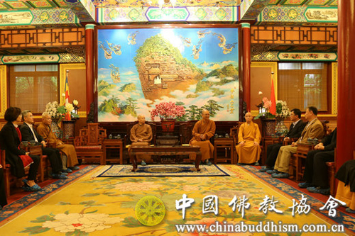 江苏省佛协一行拜会中佛协并转交尼泊尔地区赈