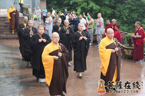 九华山百岁宫三坛大戒第十一天:查验衣钵,审罪忏摩