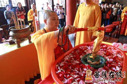 上海南山寺举行释迦牟尼佛诞辰浴佛节法会