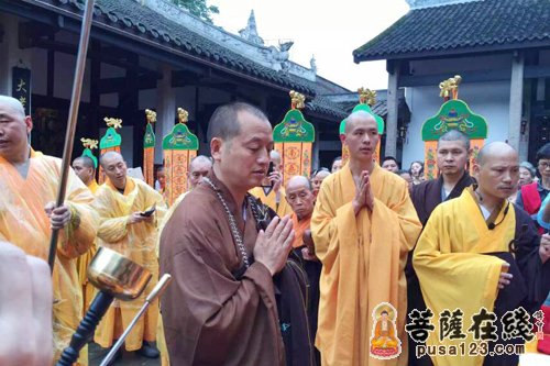 重庆华岩寺举行释迦牟尼佛圣诞日浴佛节祈福法会