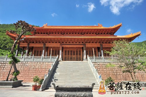 昆明富民九峰山西华禅寺大雄宝殿三世佛安装募