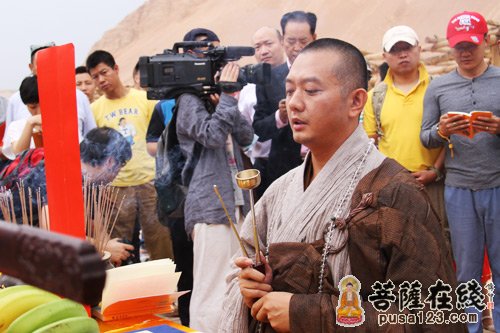 《大唐玄奘》开机仪式在新疆吐鲁番火焰山千佛