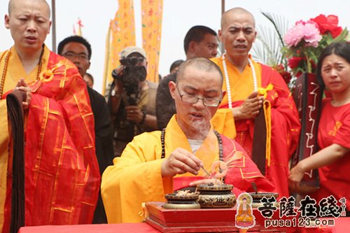 河北冀州天界寺隆重举行迎请供奉佛舍利法会