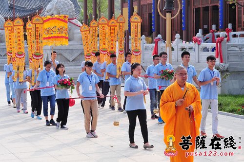 具足香花 严阵请师