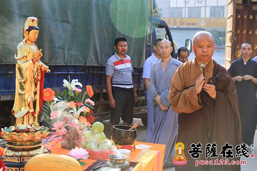 维那法照法师领众唱念
