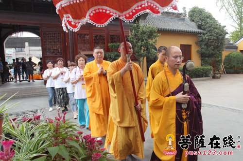 上海西林禅寺举行百僧托钵乞化,上堂大斋活动