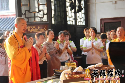 2015年8月25日,南岳大庙佛教组负责人慧闻法师率两