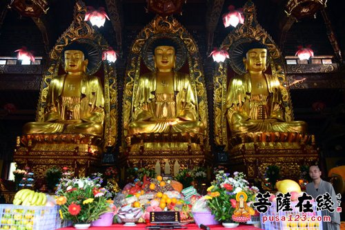 大雄宝殿供坛