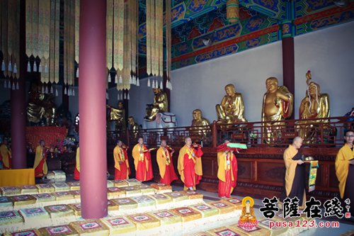 齐心恭送十方法界诸佛菩萨圣众请登云路