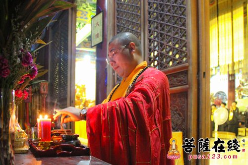 主法智开法师拈香礼佛、礼敬诸天圣众